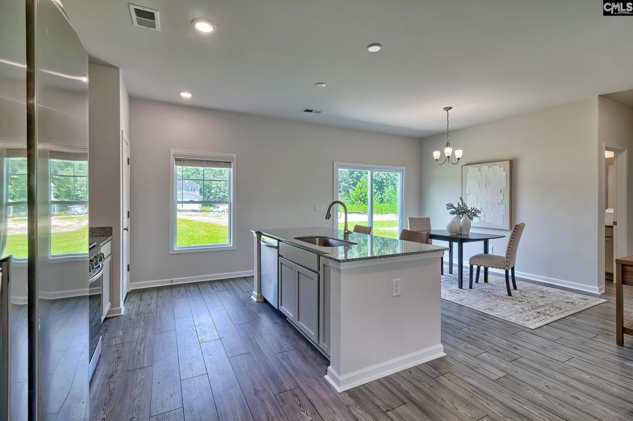 724 Samantha Street Photo 10