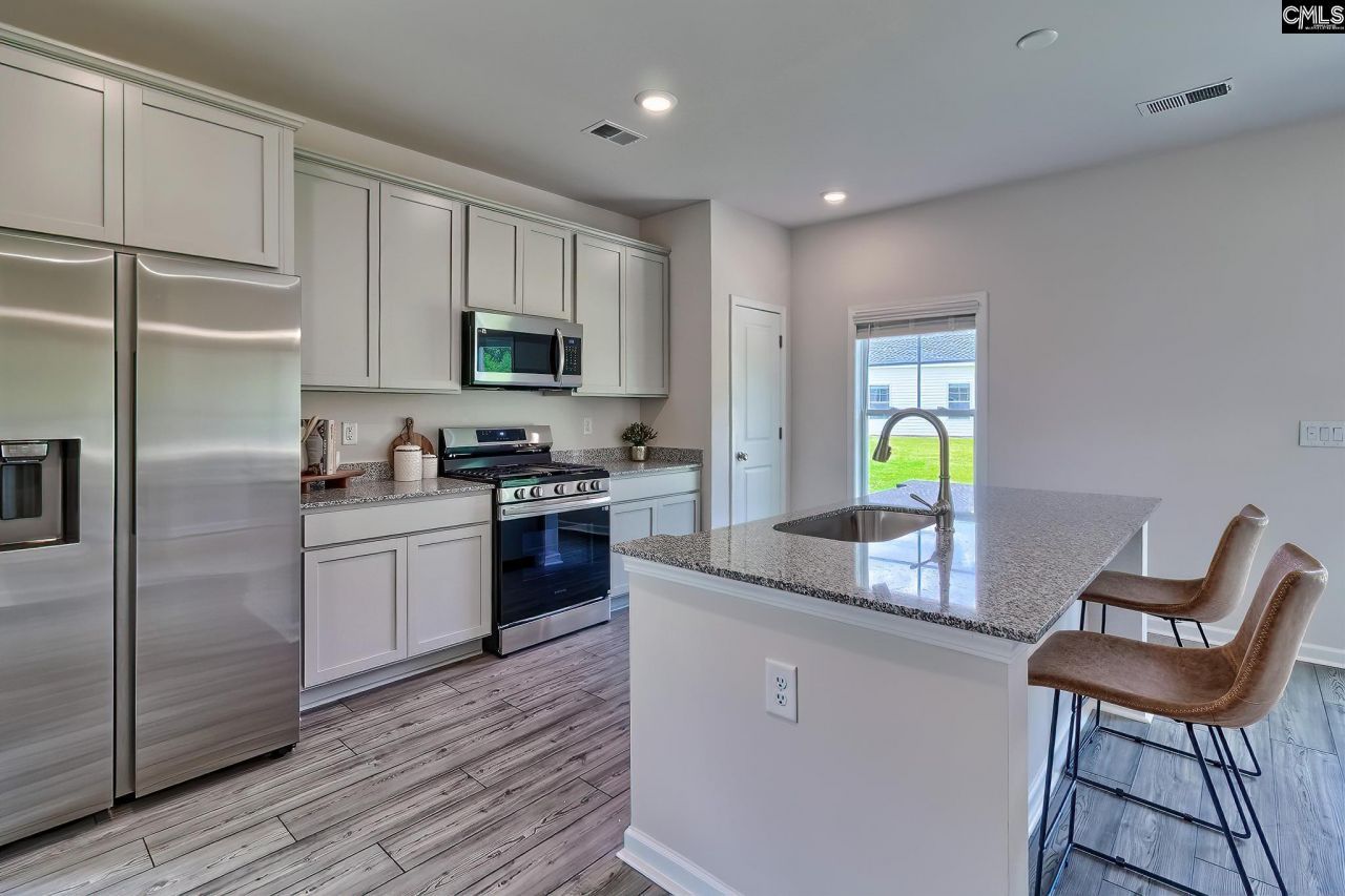 724 Samantha Street Photo 11