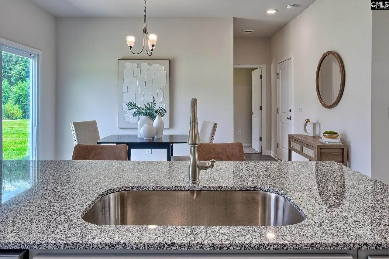 724 Samantha Street Photo 17