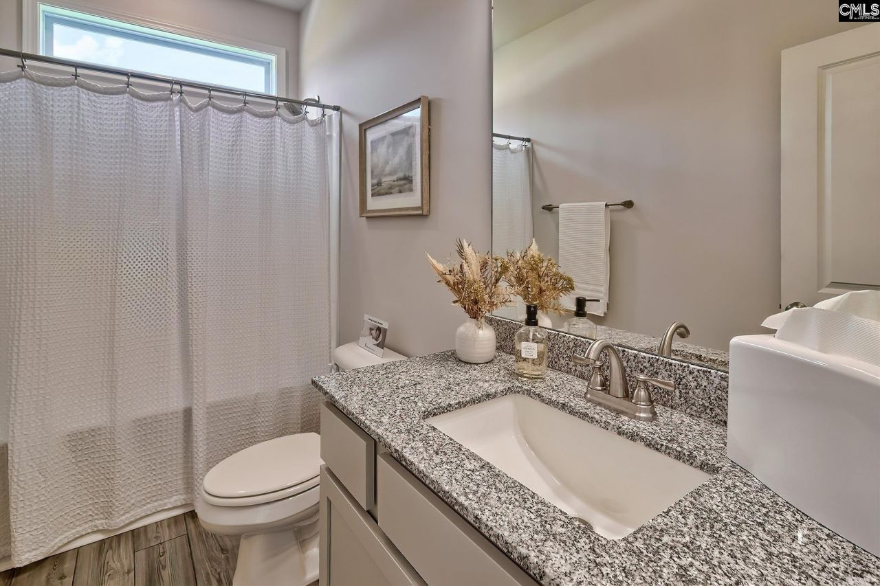 724 Samantha Street Photo 23