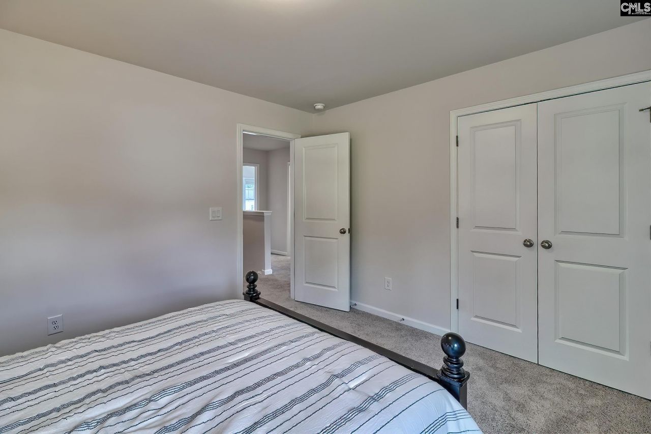 724 Samantha Street Photo 32