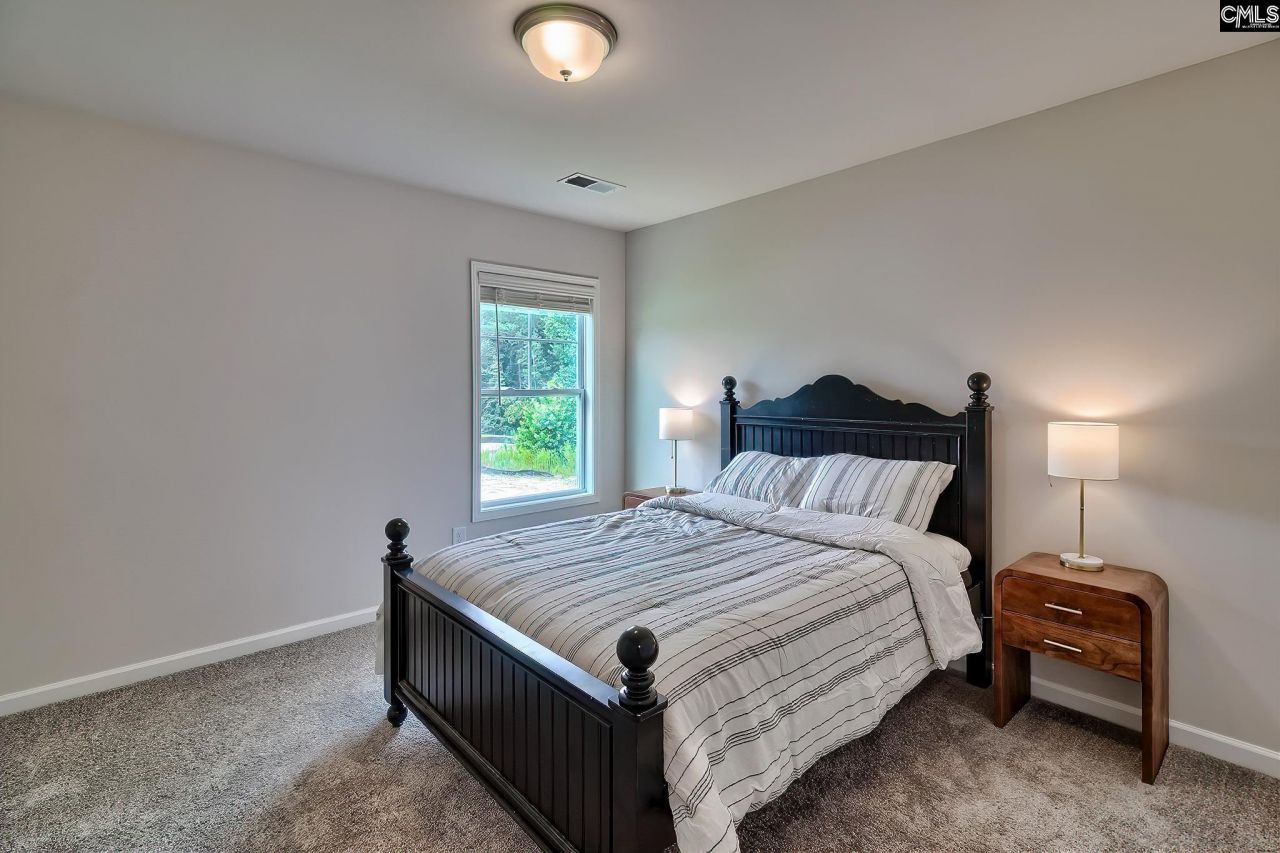 724 Samantha Street Photo 33