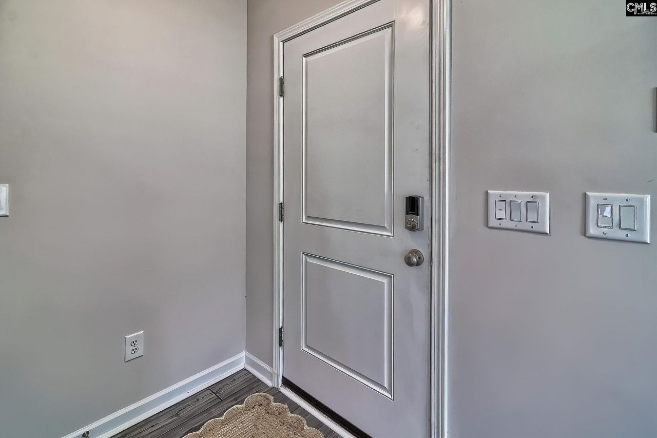 724 Samantha Street Photo 6