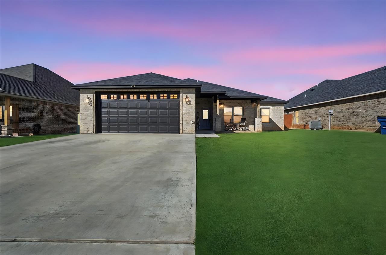 214 NW Sandstone Ave, Cache, OK 73527 Main Photo