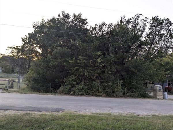 914 Indian Creek Drive , Granbury, TX 76048