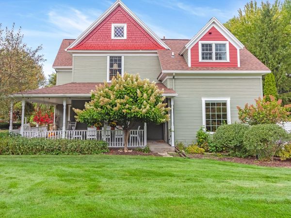 89 S Washington Street, Douglas, MI 49406