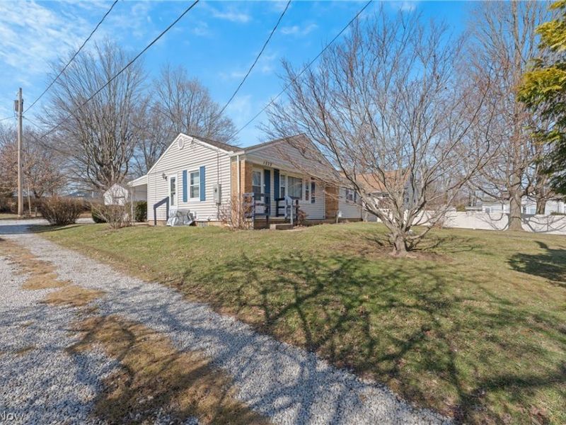 1539 Parkway Boulevard, Alliance, OH 44601 Photo 2