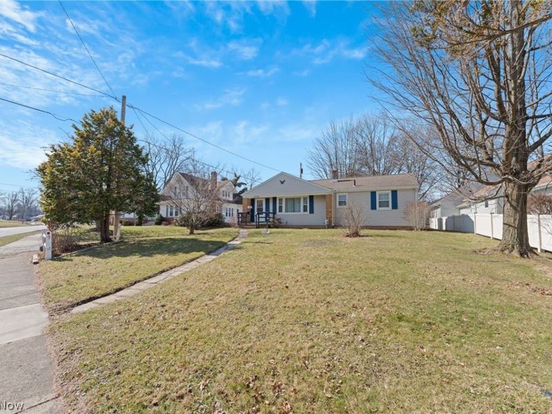 1539 Parkway Boulevard, Alliance, OH 44601 Photo 3