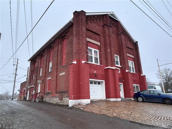 28 Shenango St, Greenville, PA 16125