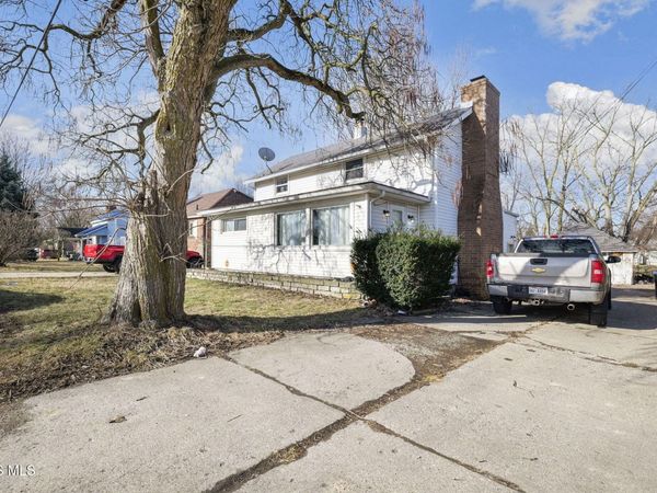 1466 Sunshine Street, Oregon, OH 43616