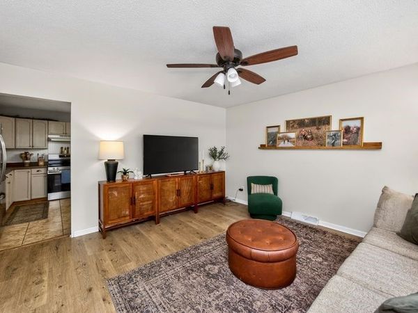 2804 Cambridge Street, Des Moines, IA 50313