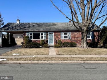 211 FAIRVIEW DRIVE, KUTZTOWN, PA 19530
