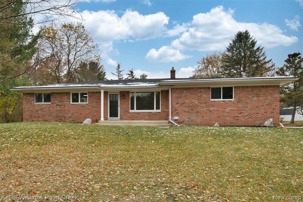 108 Menasha Trail, Orion Township, MI 48362 Main Photo