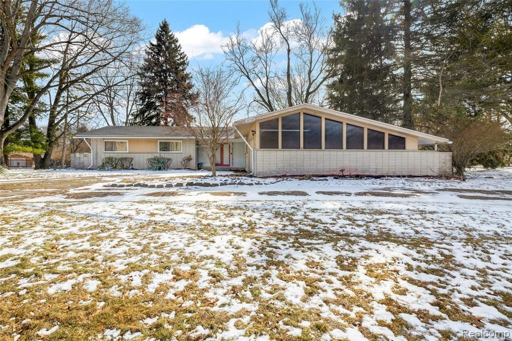 22920 Timberline Drive, Southfield, MI 48033 Main Photo