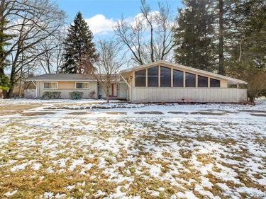 22920 Timberline Drive, Southfield, MI 48033