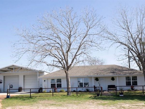 8652 State Highway 111 W , Yoakum, TX 77995