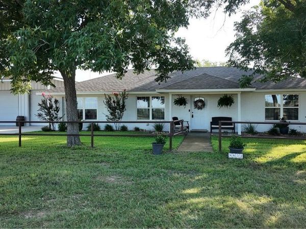 8652 State Highway 111 E, Yoakum, TX 77995