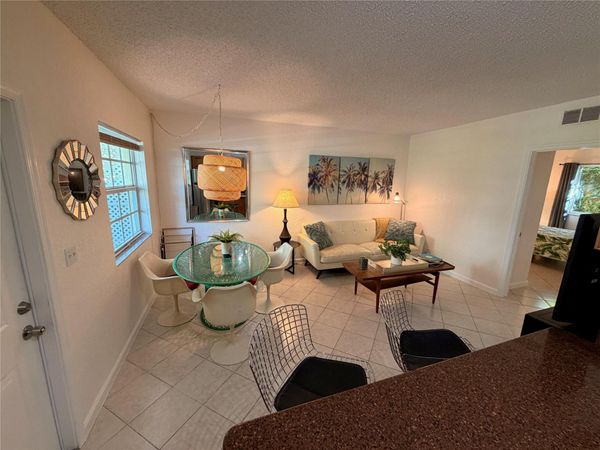 2660 NE 8th Ave, Unit 307, Wilton Manors, FL 33334