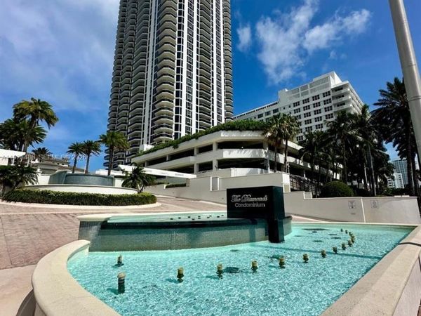 4775 Collins Ave, Unit 2407, Miami Beach, FL 33140