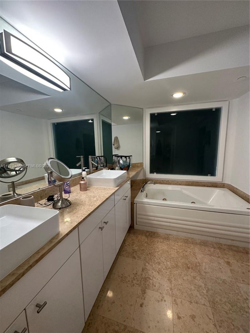 4775 Collins Ave , Unit 2407, Miami Beach, FL 33140 Photo