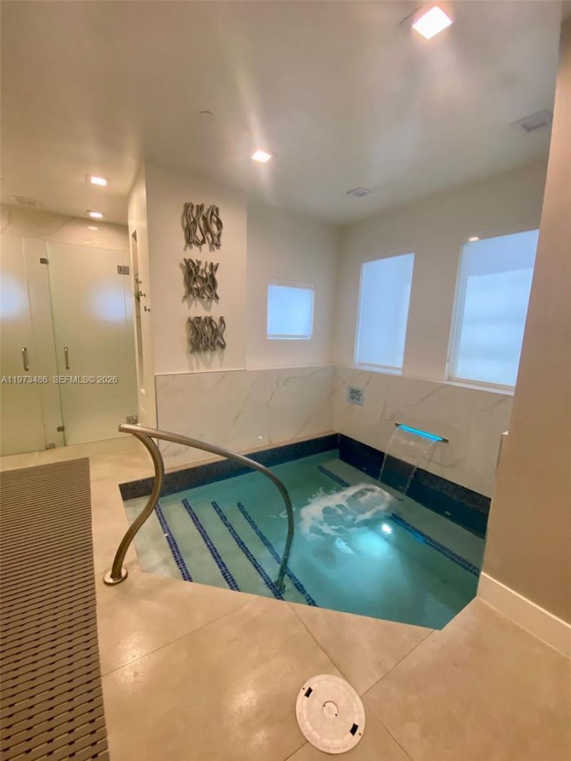 4775 Collins Ave , Unit 2407, Miami Beach, FL 33140 Photo