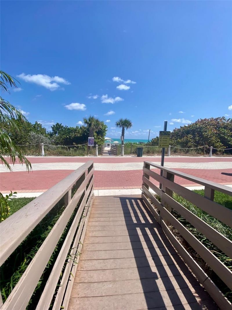 4775 Collins Ave , Unit 2407, Miami Beach, FL 33140 Photo