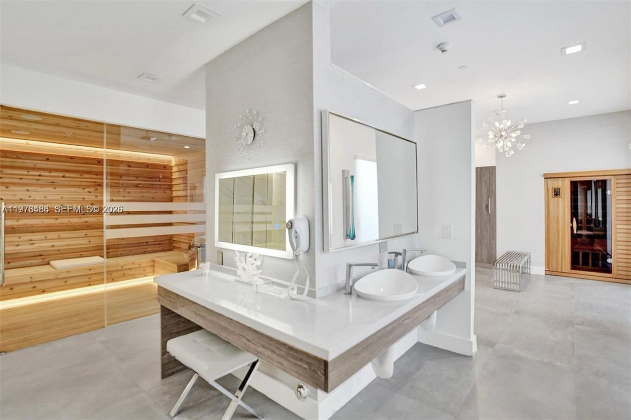 4775 Collins Ave , Unit 2407, Miami Beach, FL 33140 Photo