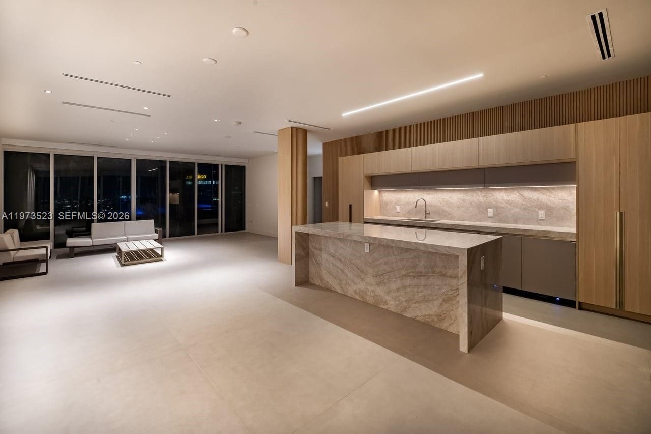 465 Brickell Ave, Unit 5701, Miami, FL 33131 Photo