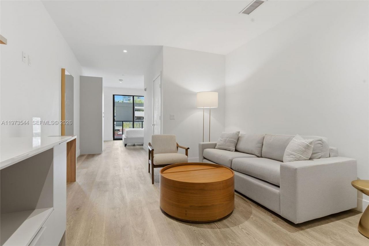 229 SW 9th St, Unit 407, Miami, FL 33130 Photo