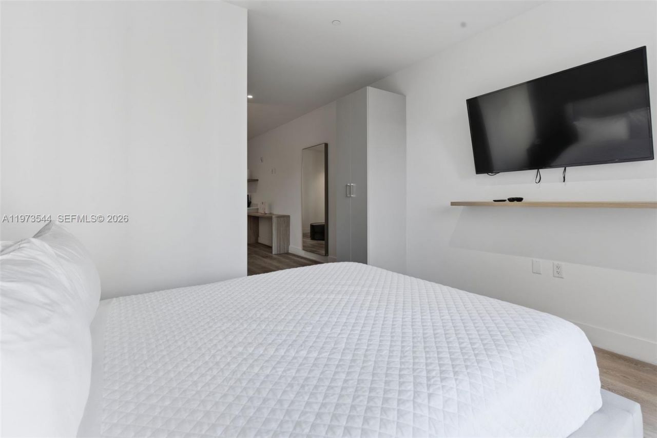 229 SW 9th St, Unit 407, Miami, FL 33130 Photo