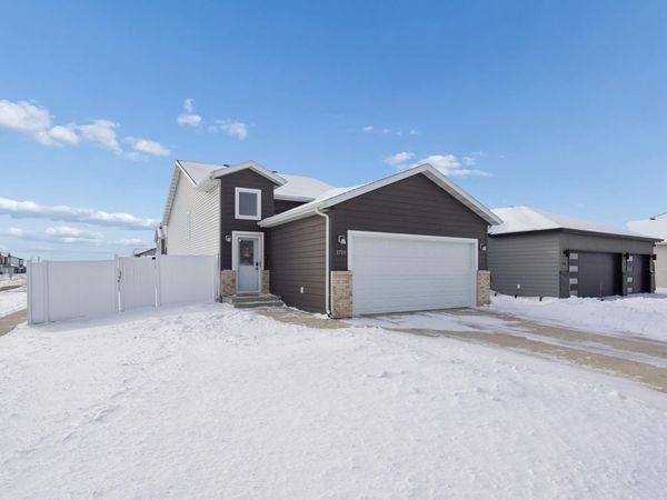 1710 67th Avenue S, Fargo, ND 58104