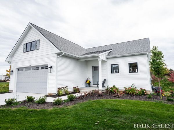594 Sun Vale Lane, Grandville, MI 49418