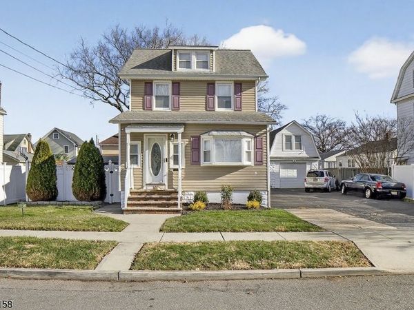 121 Myrtle St, Roselle, NJ 07203