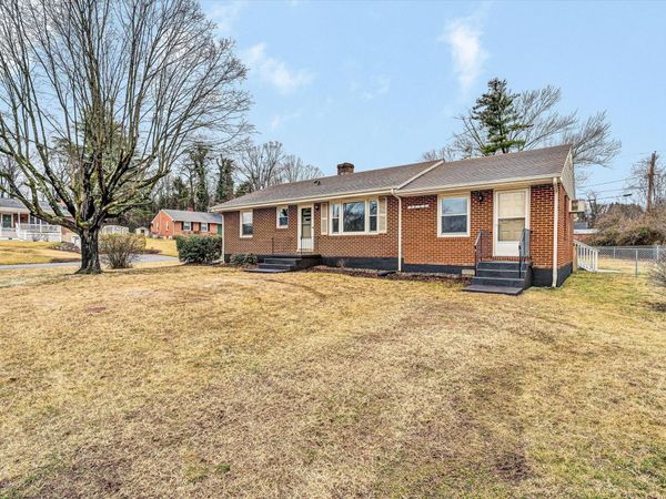 3853 Thompson LN, Roanoke, VA 24018