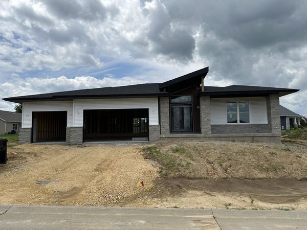 5810 Indigo Avenue, Davenport, IA 52807