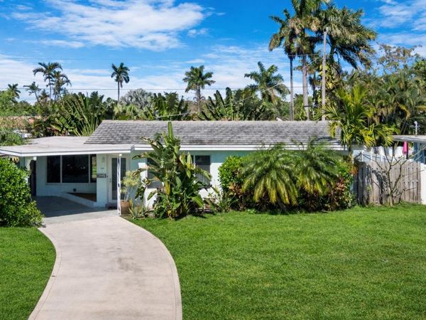 909 SE 16th Place, Deerfield Beach, FL 33441