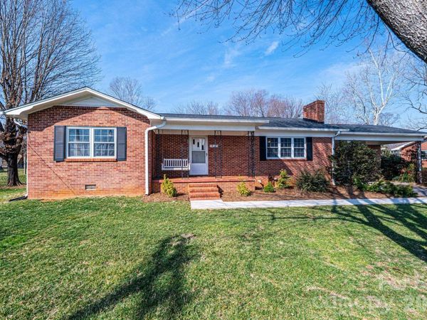 1425 5th Street NE, Hickory, NC 28601