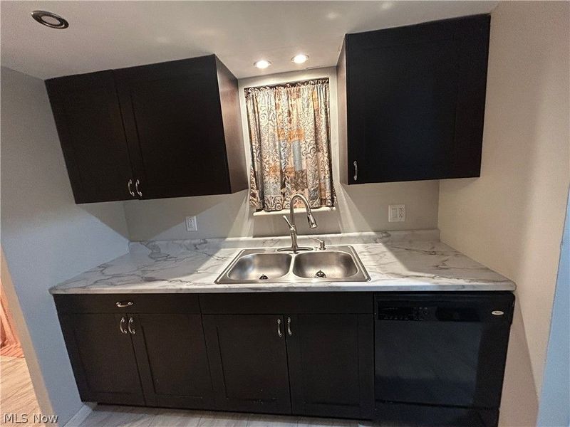 7535 Hickory Road, Bedford, OH 44146 Photo 9