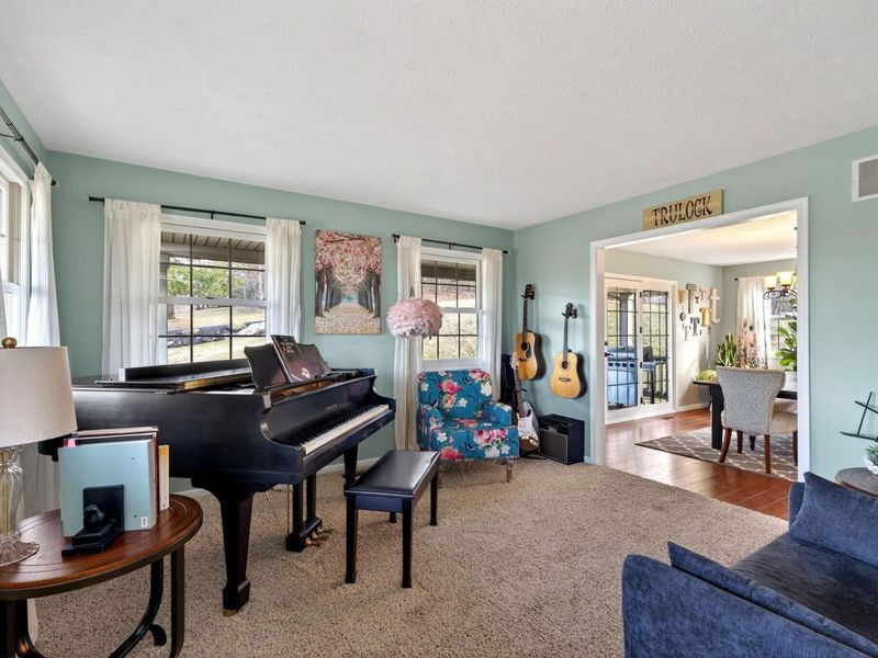 335 Willow Road , Springfield, OH 45502 Photo 2