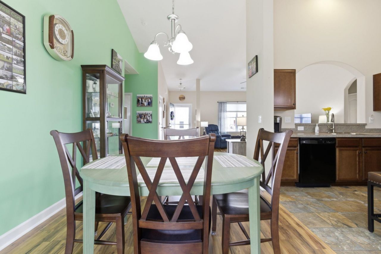 340 Oak Crest Circle  Photo 10