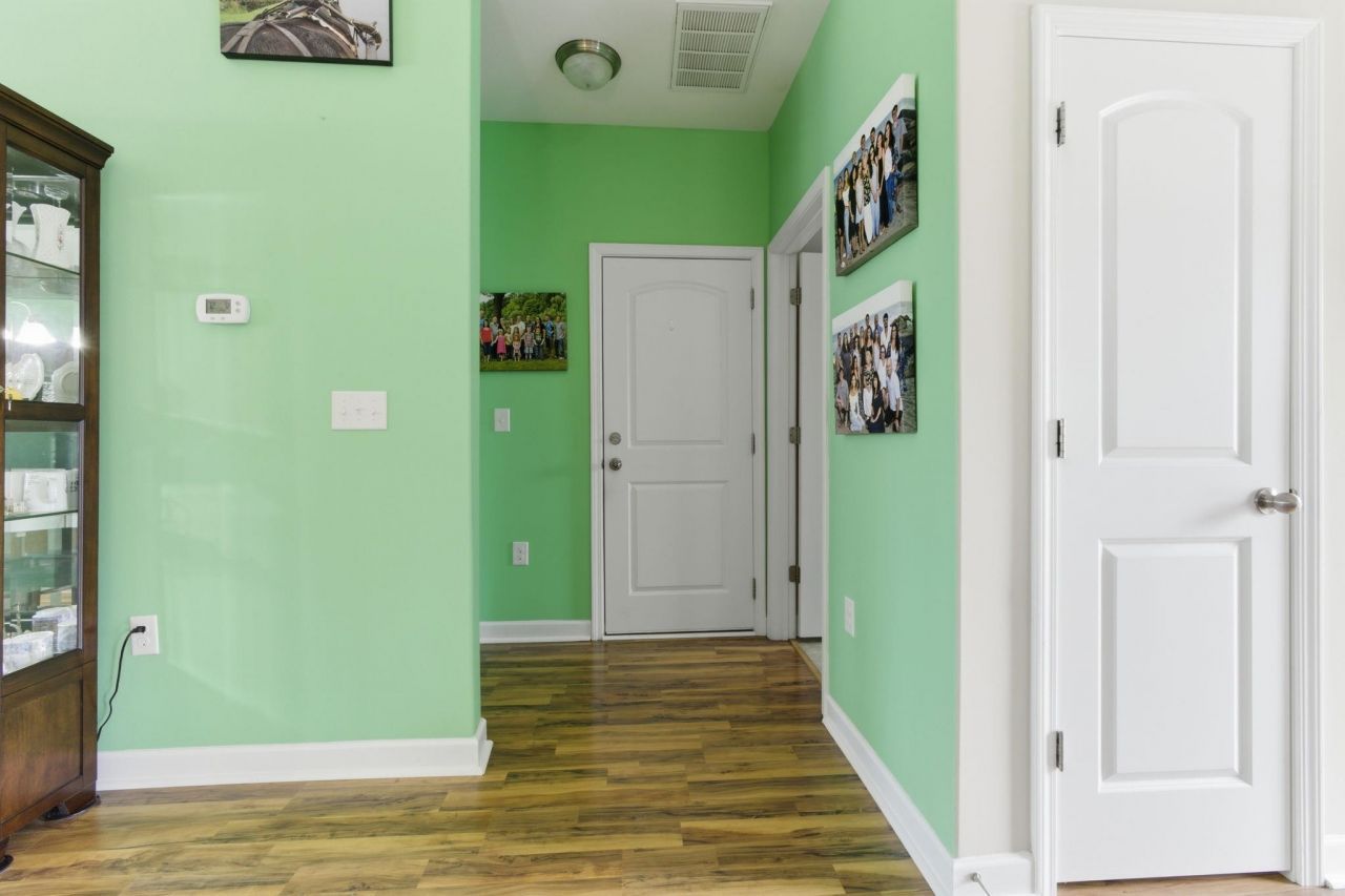 340 Oak Crest Circle  Photo 11