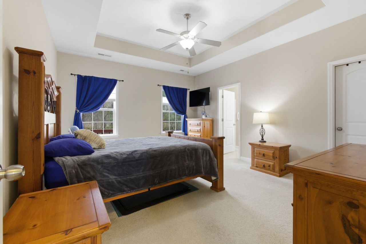 340 Oak Crest Circle  Photo 12