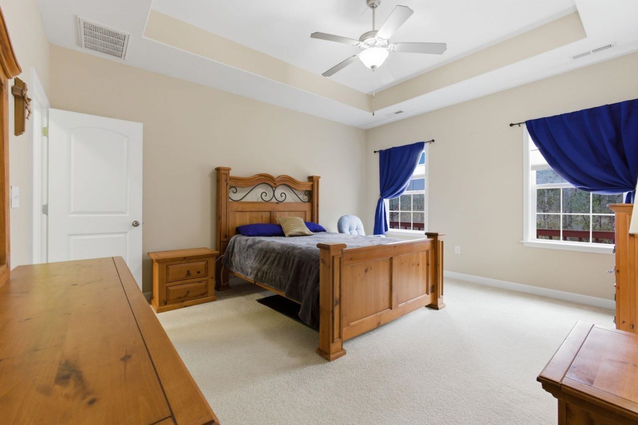 340 Oak Crest Circle  Photo 13