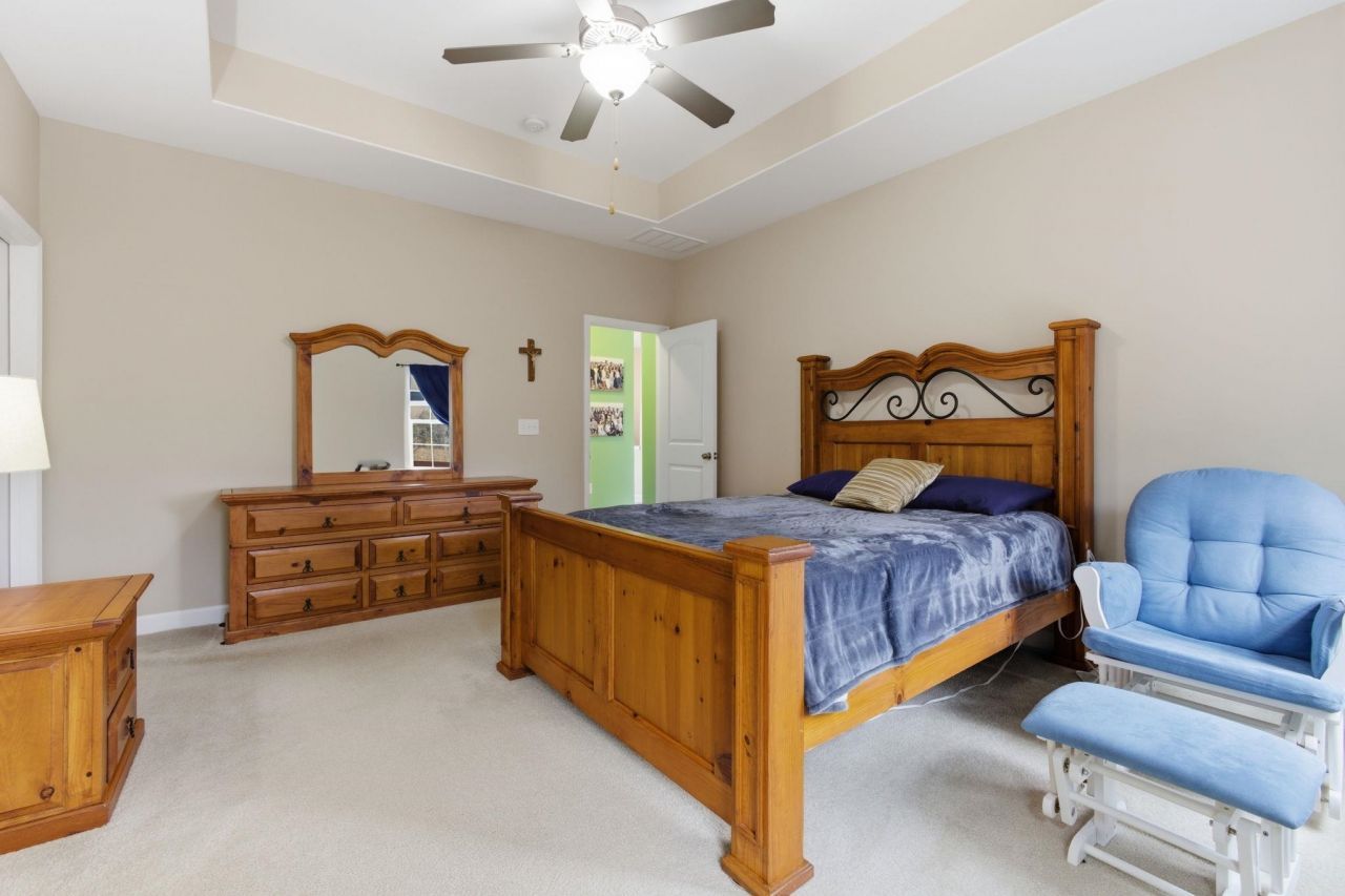 340 Oak Crest Circle  Photo 14