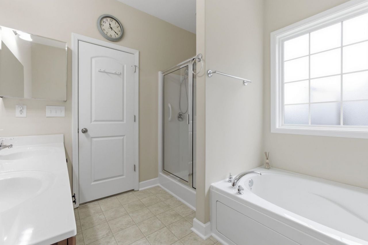 340 Oak Crest Circle  Photo 17