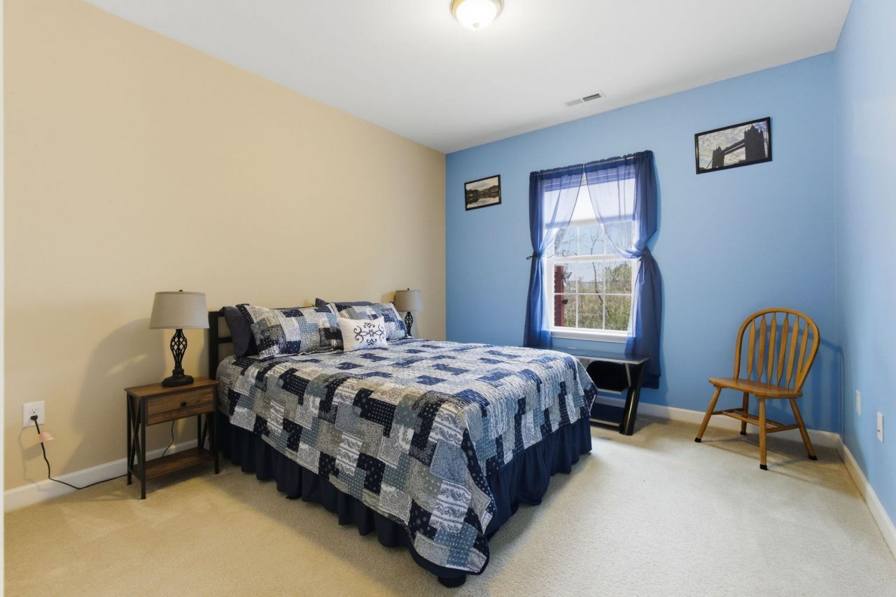 340 Oak Crest Circle  Photo 22