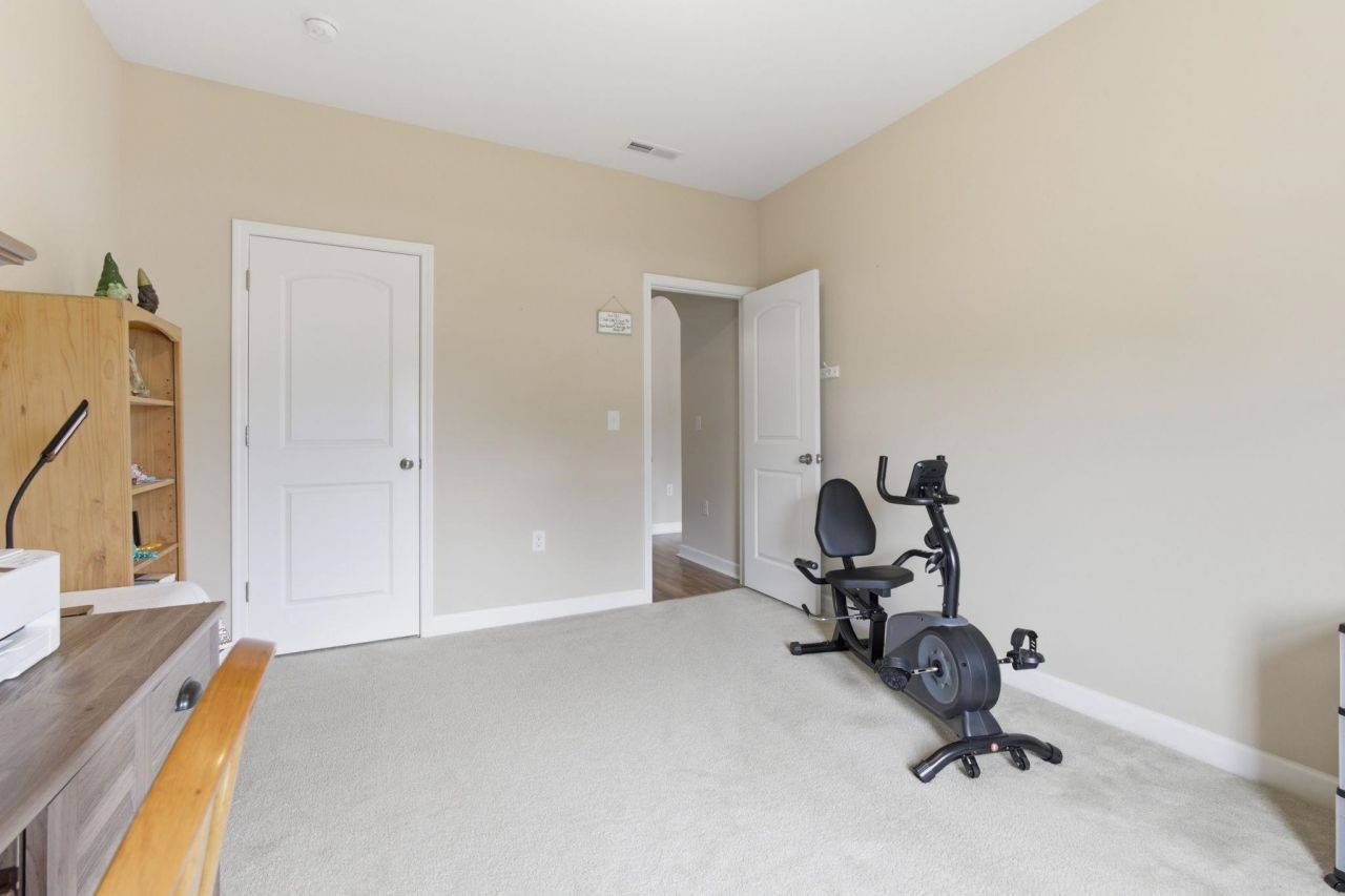 340 Oak Crest Circle  Photo 28