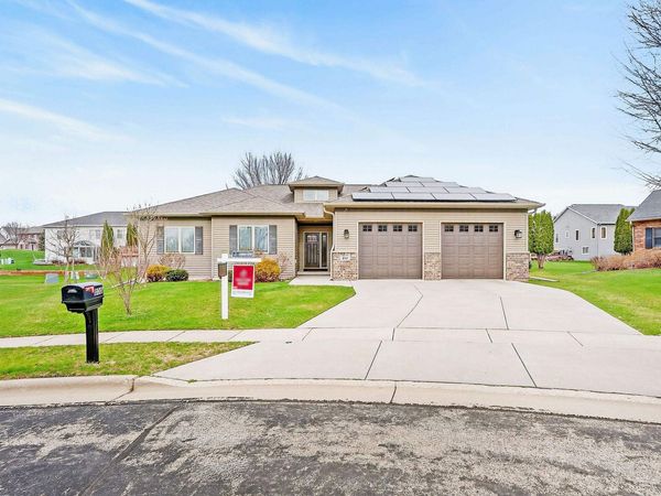 800 HASKELL Court, Stoughton, WI 53589