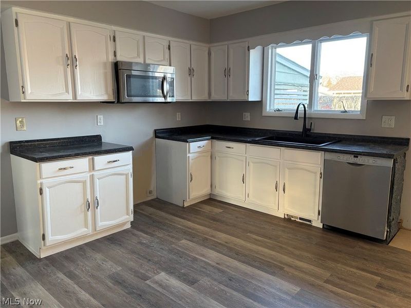 114 Timberlane Drive, Elyria, OH 44035 Photo 2