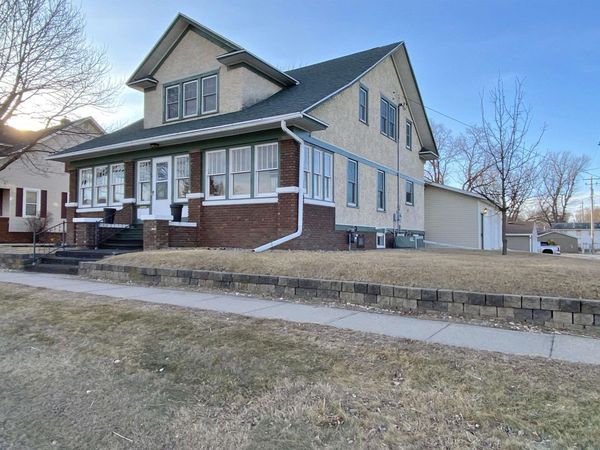 414 Plymouth St SE, LeMars, IA 51031